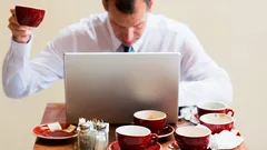 Come usare la caffeina per migliorare la concentrazione senza andare contro te stesso