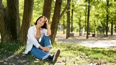 Perché una passeggiata al parco riduce davvero lo stress (e quanti minuti servono)